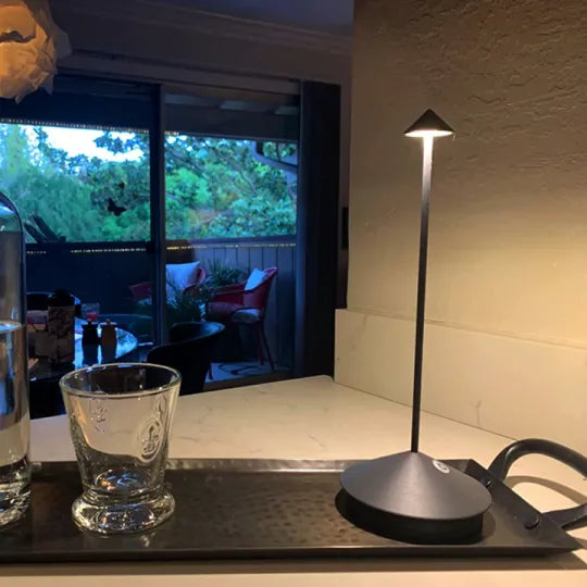 Ładowana bezprzewodowa lampa LED – Wodoodporna i ściemniana
