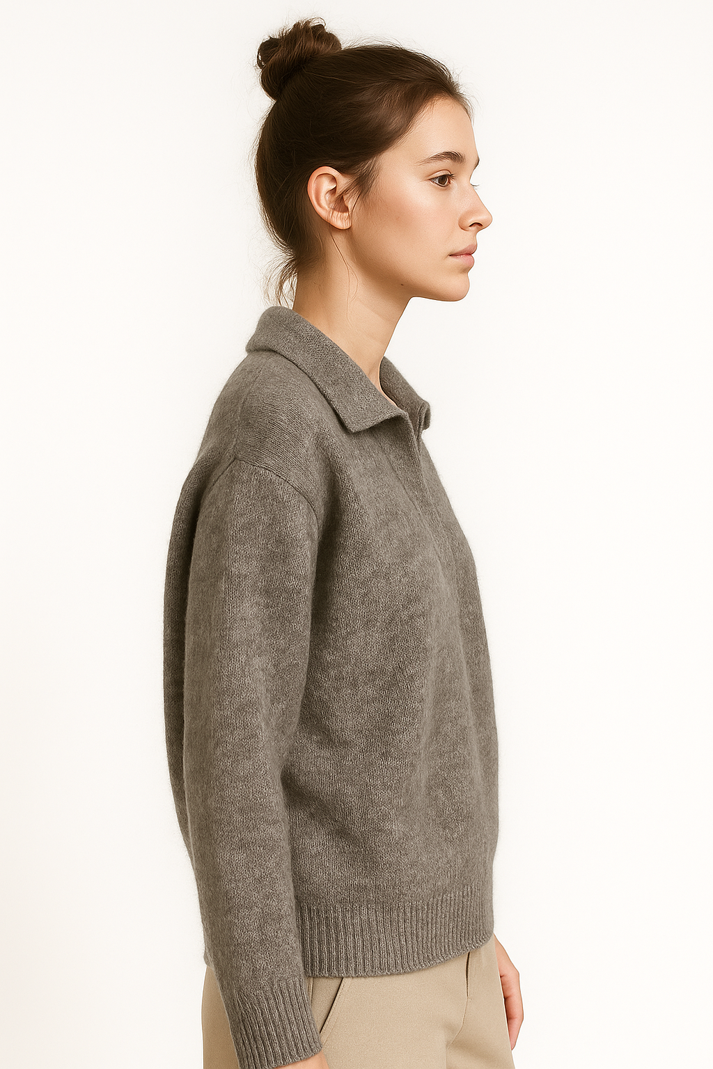 Szary damski sweter z dzianiny z kołnierzykiem i dekoltem w serek