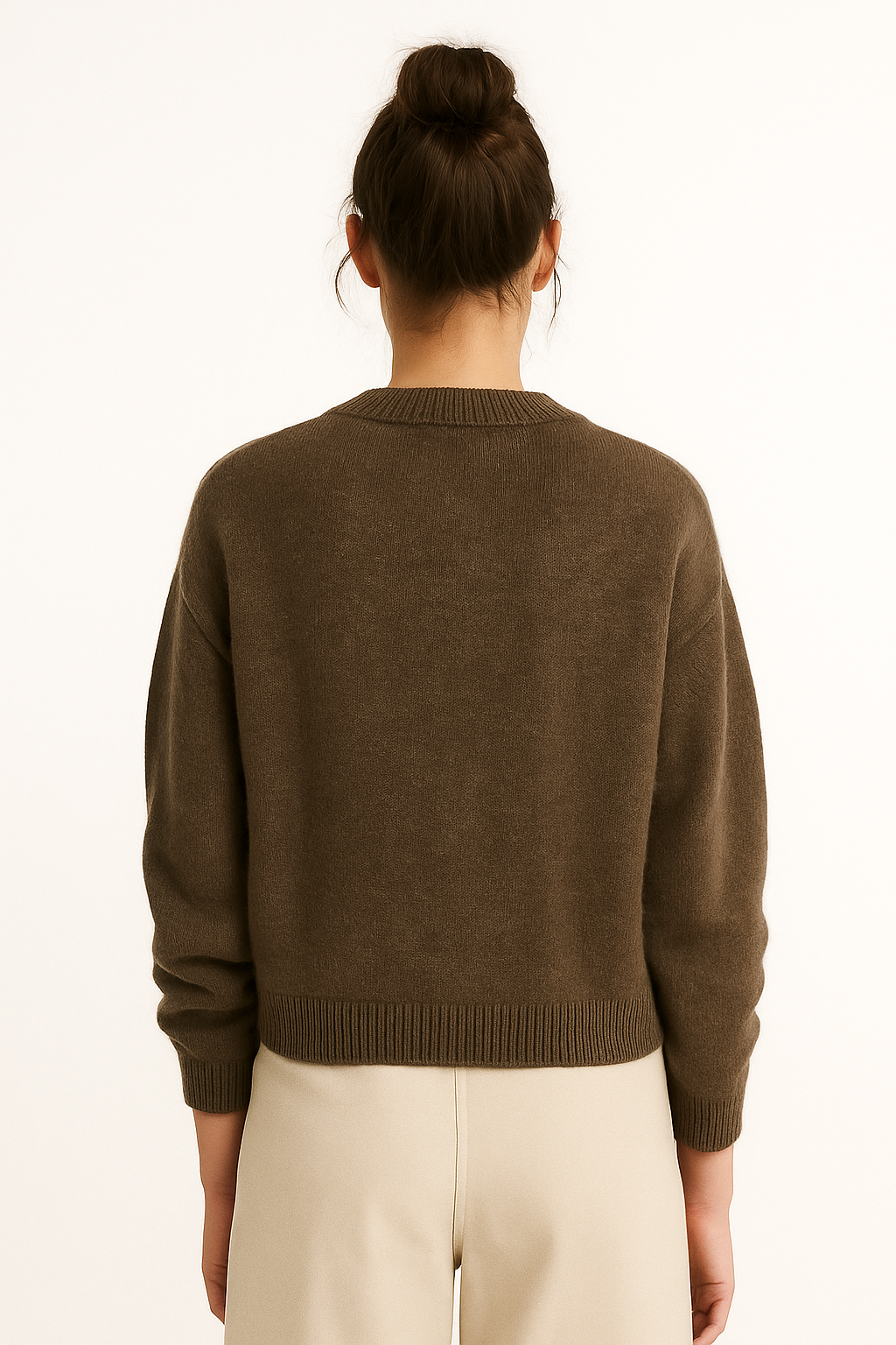 Krótkie damskie kardigan z okrągłym dekoltem i zapięciem na guziki w kolorze brązowym