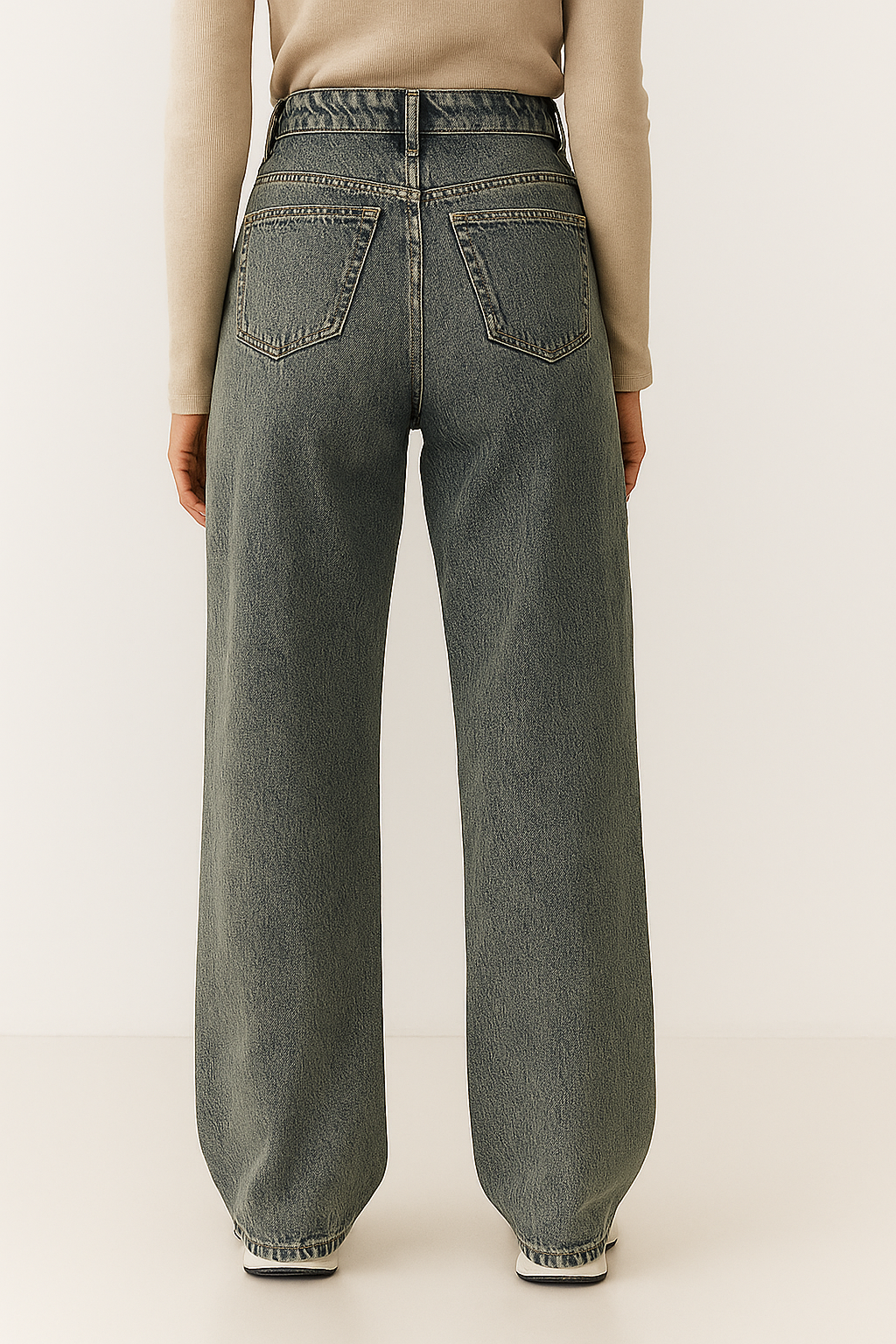 Damskie jeansy z wysokim stanem i prostymi nogawkami w spraniu vintage