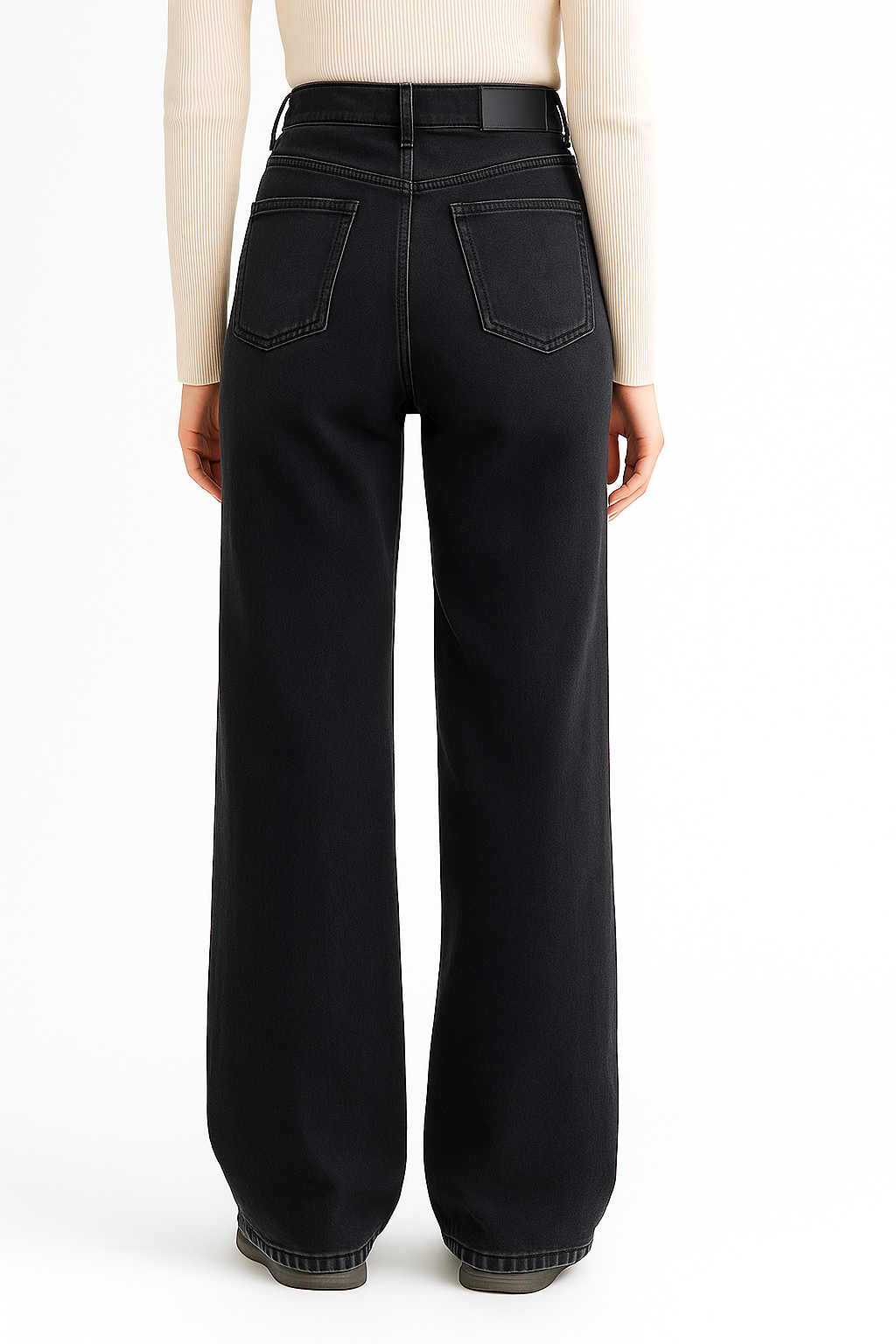 Czarne damskie jeansy z wysokim stanem i szerokimi nogawkami