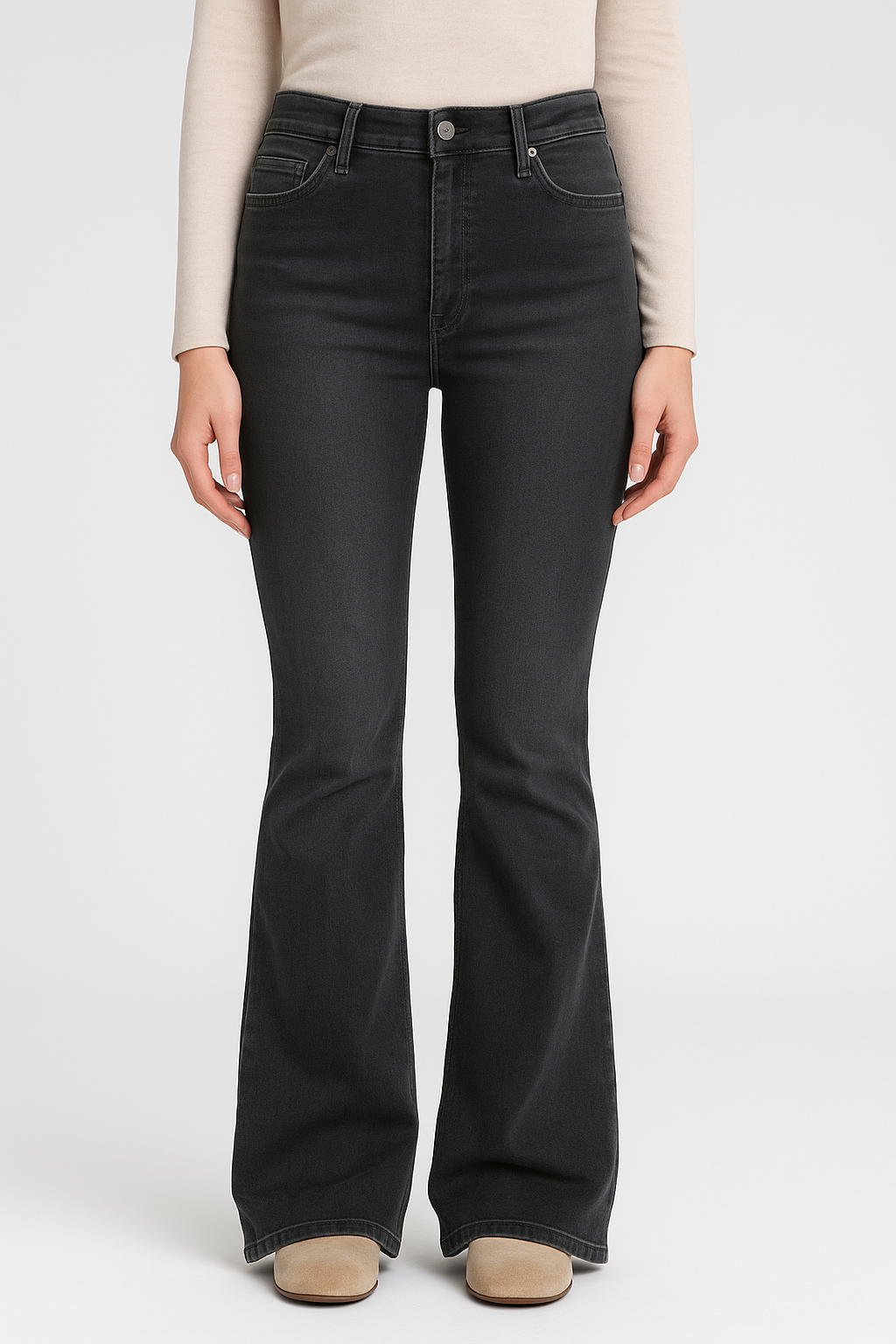 Czarne damskie jeansy z rozszerzanymi nogawkami i wysokim stanem