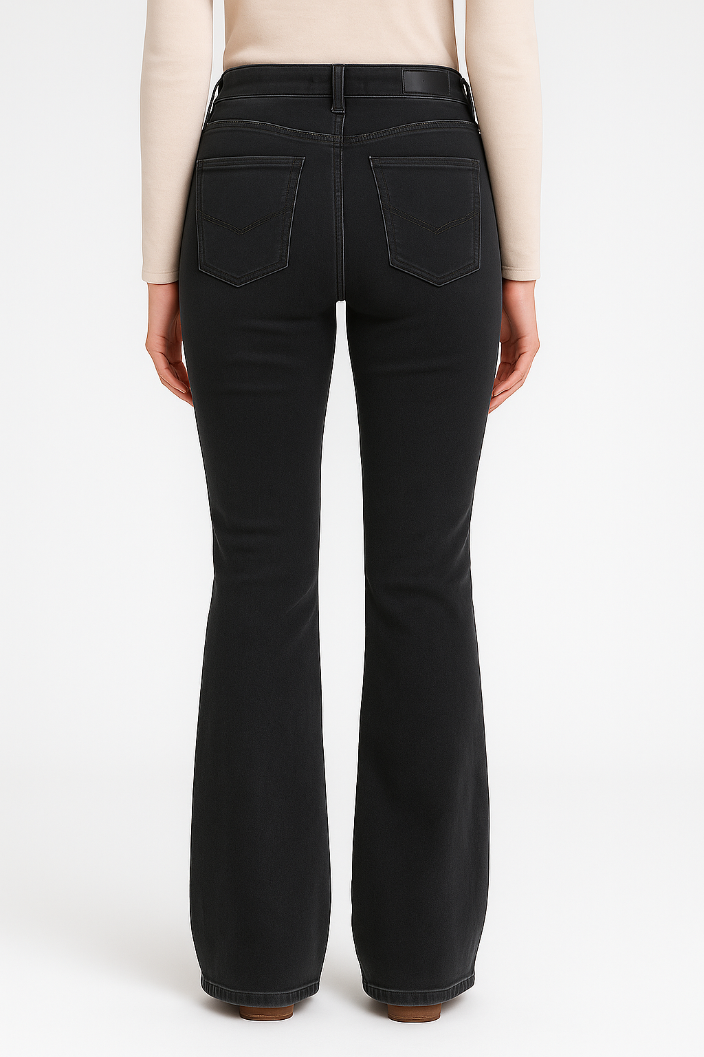 Czarne damskie jeansy z rozszerzanymi nogawkami i wysokim stanem