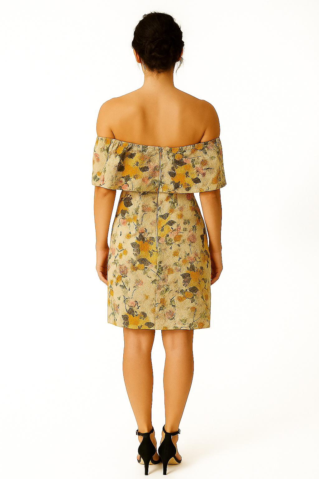 Sukienka w kwiatowy wzór z odkrytymi ramionami