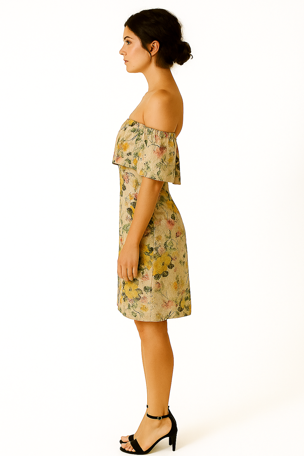 Sukienka w kwiatowy wzór z odkrytymi ramionami