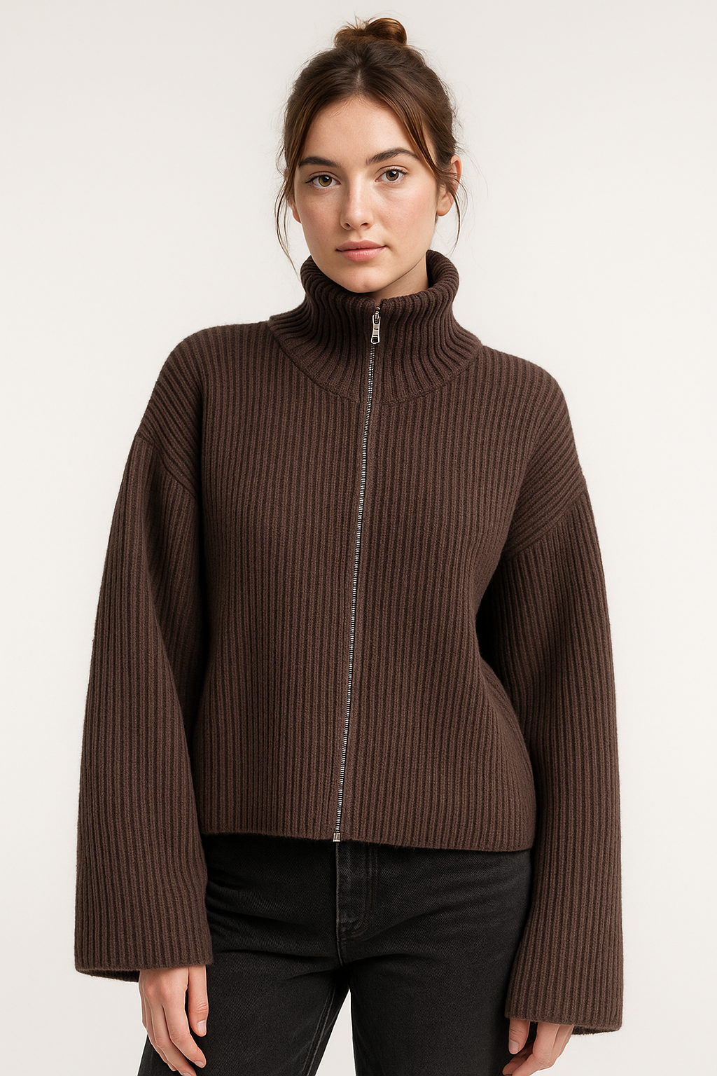 Brązowy damski kardigan z zamkiem i golfowym kołnierzem