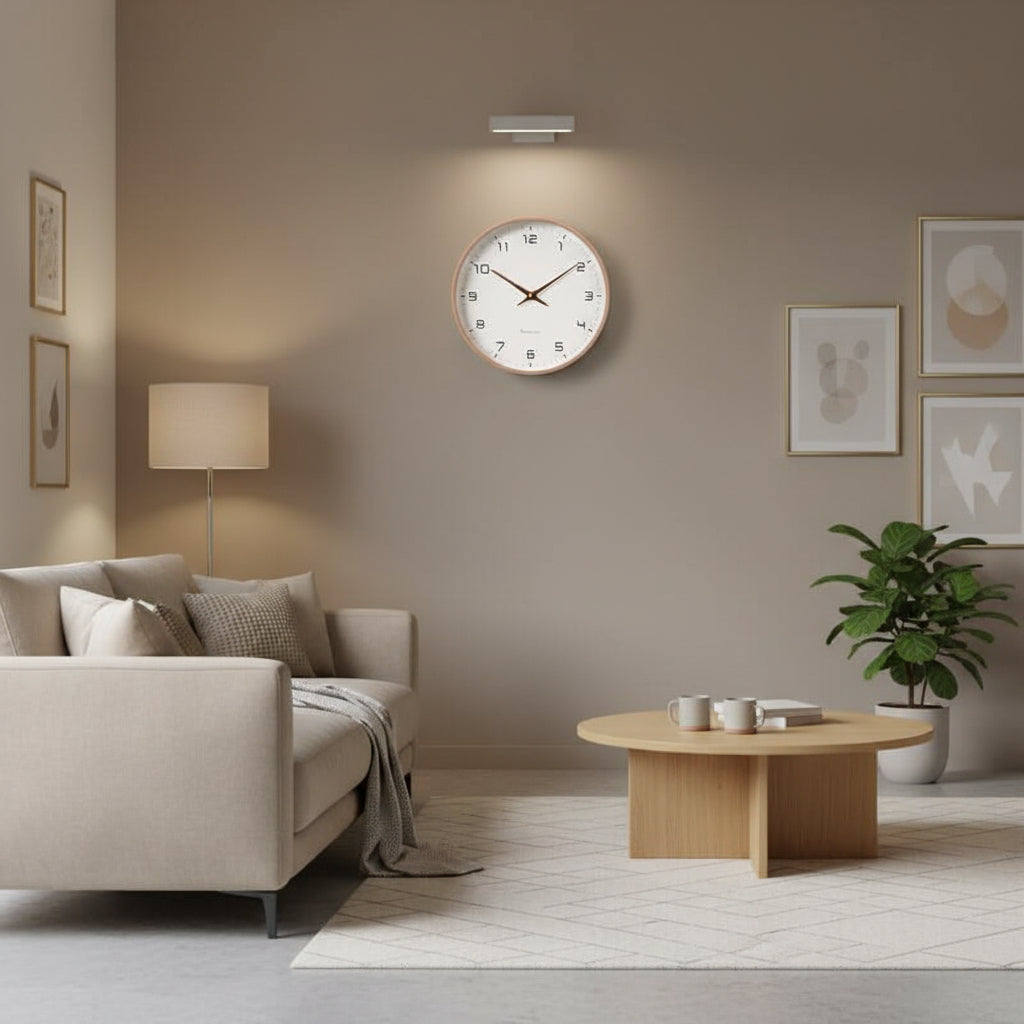 Skandynawski Drewniany Zegar Ścienny o Minimalistycznym Designie