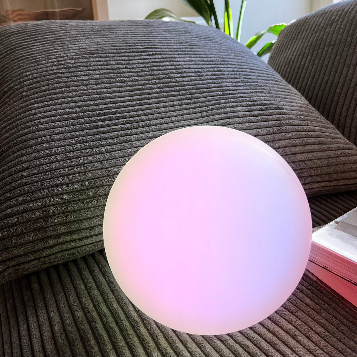 Ładowana bezprzewodowa lampa stołowa LED