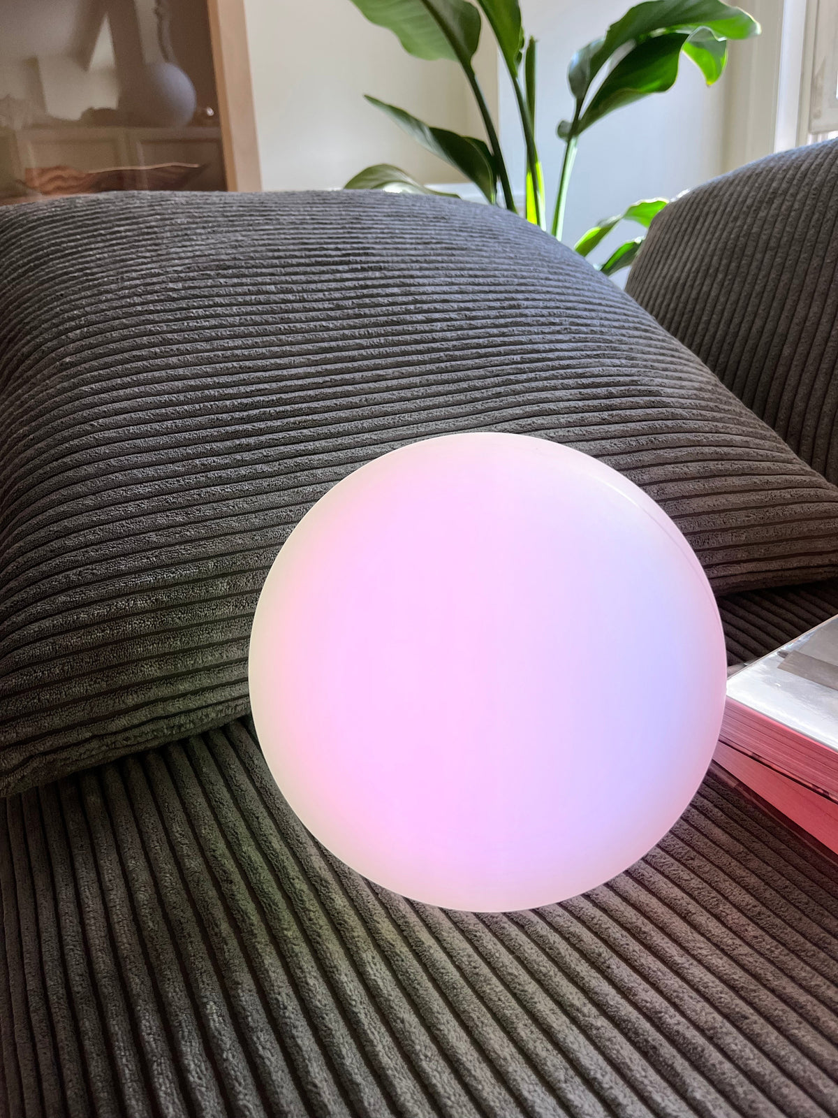 Ładowana bezprzewodowa lampa stołowa LED