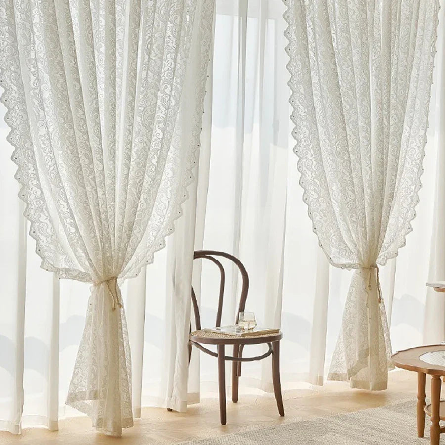 Firanka koronkowa w stylu francuskim z detalem ogona feniksa z koralików