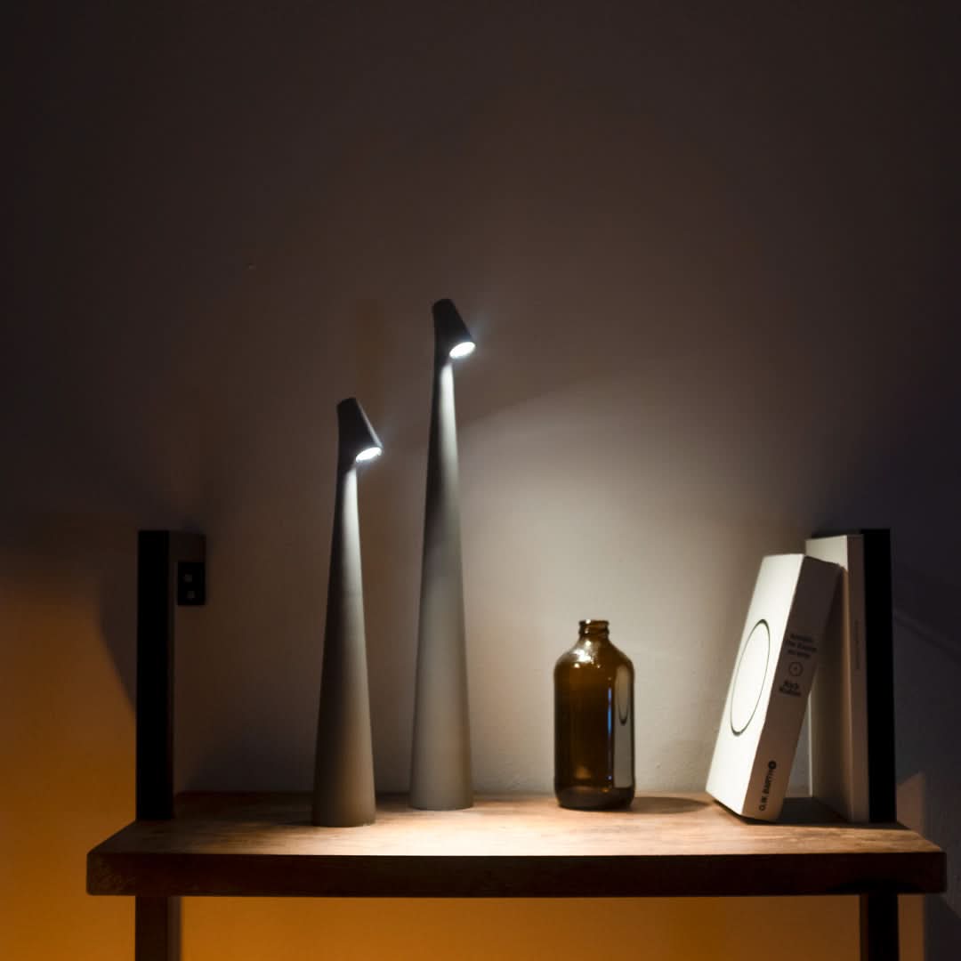 Bezprzewodowa Lampa Stołowa LED z Regulacją Jasności | 3-Stopniowe Dotykowe Przyciemnianie